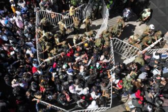 Caos en Estadio Víctor Jara: renuncia director regional por problemas en enrolamiento