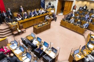 Aprobado reajuste salarial y bono para Carabineros en sector público