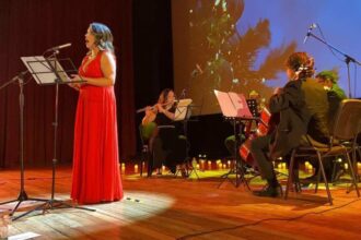 Javiera Tapia cautiva a la comunidad de El Salvador con su Concierto de Navidad