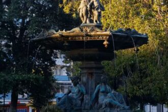 Roban dragones de la histórica pileta de la Plaza Victoria