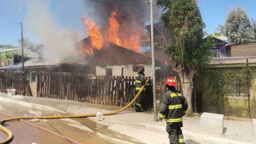 Emergencia en Quillota: incendio deja diez damnificados y casas destruidas
