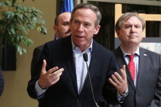 Cuestionan autoridad de Boric por "volanteo masivo" del Frente Amplio