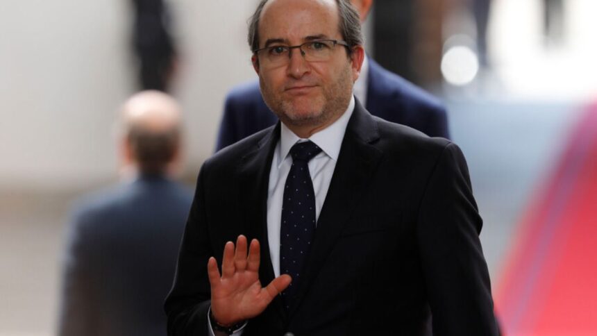 Embajador de Israel denuncia regalo a Presidente Boric con simbología palestina