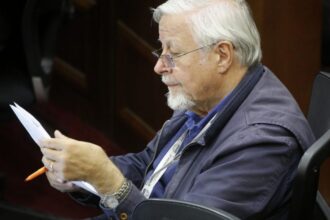 Roberto Celedón designado por el Frente Amplio para el Congreso