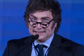 Presidente argentino causa controversia al proponer reactores nucleares para inteligencia artificial