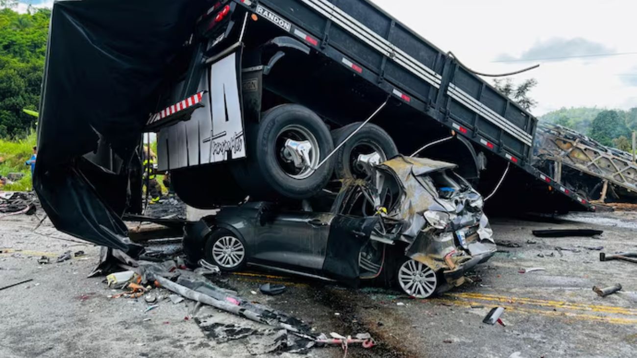 Trágico accidente en Brasil: 22 muertos en choque e incendio del bus