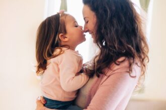 Beneficios monetarios para madres chilenas en diciembre: ¡No te los pierdas!