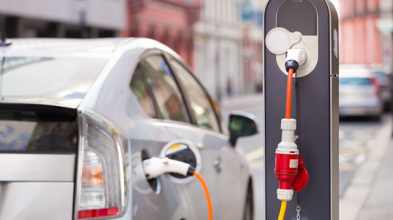 Venta de coches eléctricos en Europa cae, NIO ingresa al mercado metropolitano