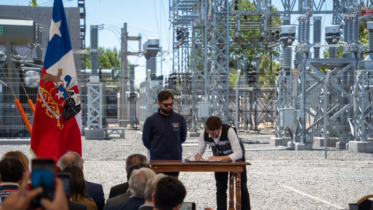 Presidente Gabriel Boric promulga la Ley de Transición Energética para atraer inversiones en el sector energético