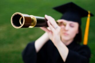 Saturación laboral en Chile: carreras con baja empleabilidad y salarios