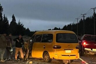 Tragedia en La Araucanía: conductor de furgón escolar fallece en accidente triple