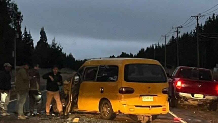 Tragedia en La Araucanía: conductor de furgón escolar fallece en accidente triple