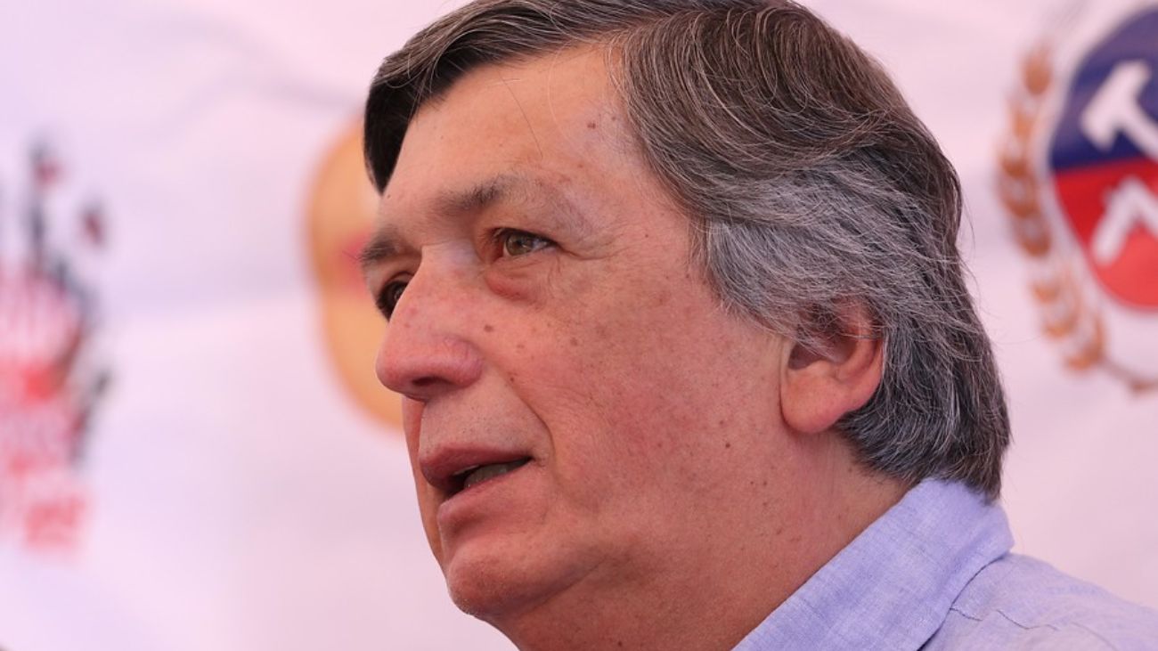 Presidente del PC critica declaraciones de Evelyn Matthei sobre pensiones Presidente del PC critica declaraciones de Evelyn Matthei sobre pensiones