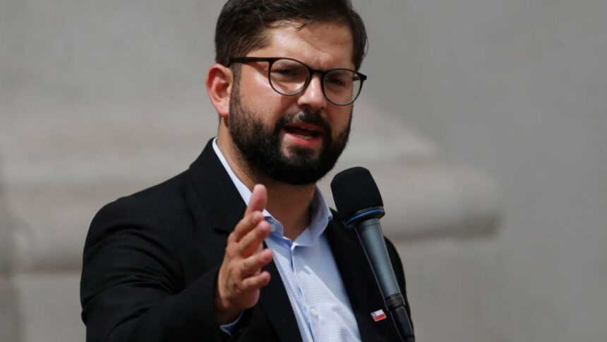 Gabriel Boric responde a AFP y defiende su propuesta de reforma previsional