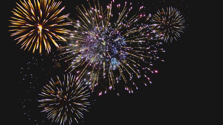 Fuegos artificiales en Año Nuevo 2025: Comunas confirmadas y sorpresas en Chile