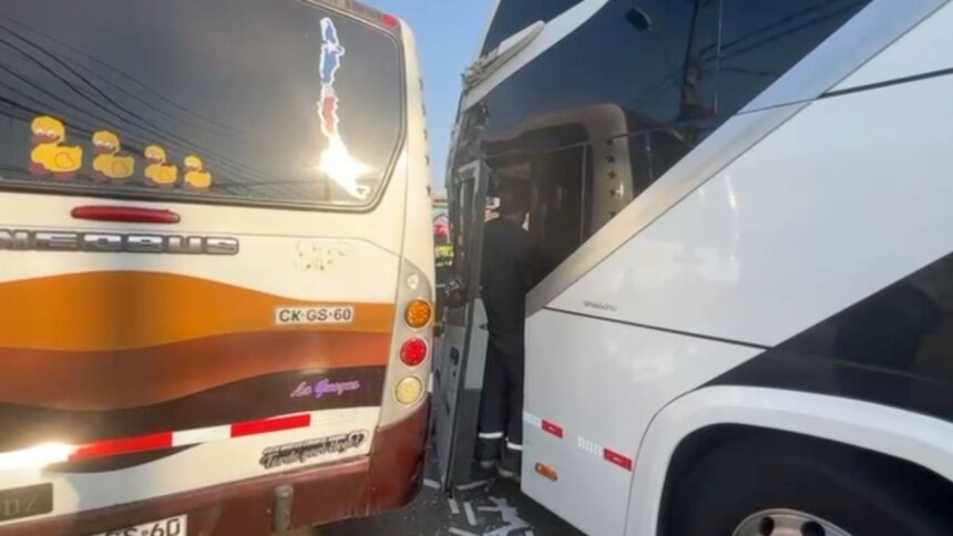 Accidente en Estación Central deja 18 personas lesionadas y conductores atrapados