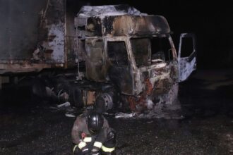 Ataque incendiario en empresa de La Araucanía: 6 camiones destruidos