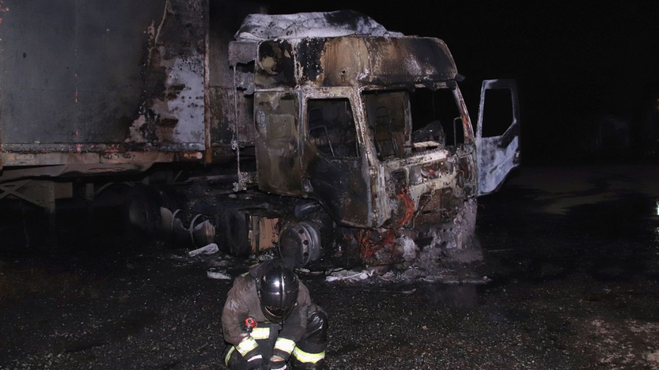 Ataque incendiario en empresa de La Araucanía: 6 camiones destruidos