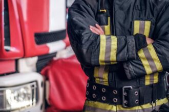 Comandante de Bomberos en Los Ángeles suspendido por robar agua