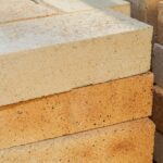 Ecoladrillos fabricados con arena de relaves revolucionan la construcción en Chile