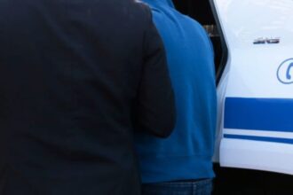 Detenido por lanzar sartén con aceite hirviendo a su hermano