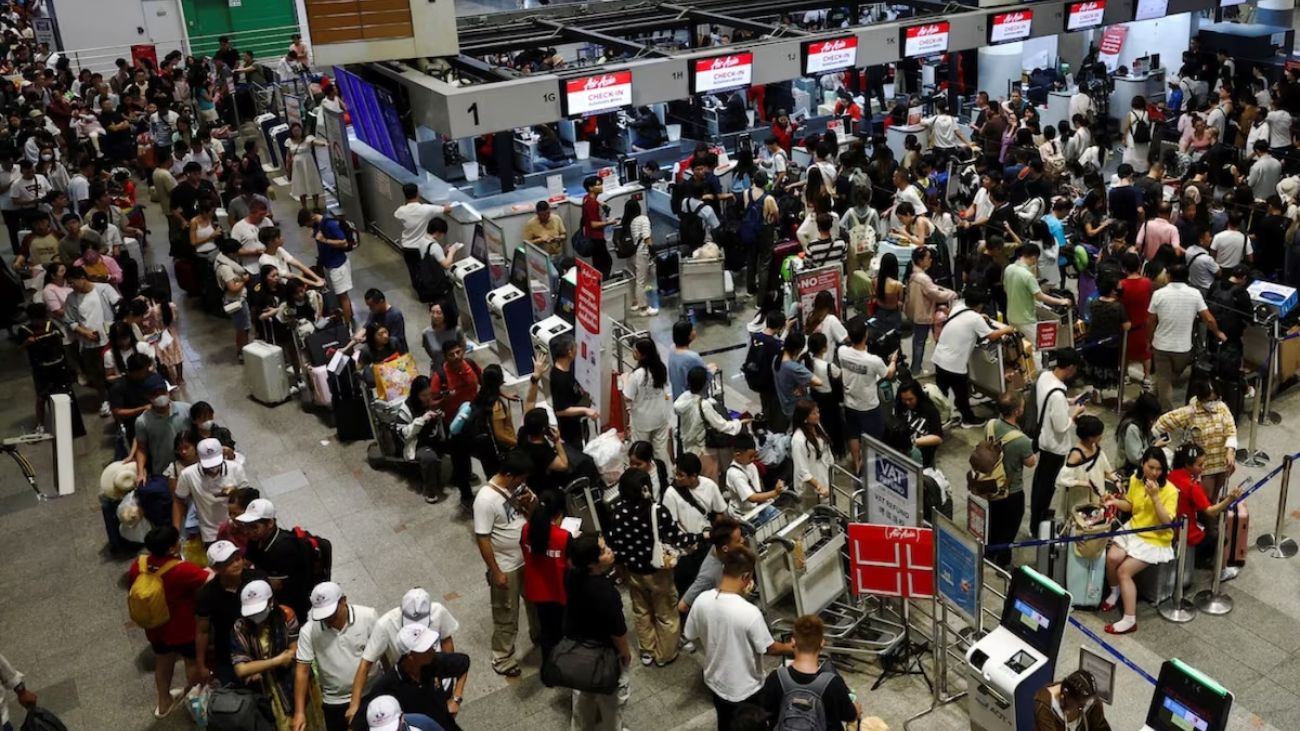 Problema informático afecta visualización vuelos nacionales en aeropuerto de Santiago Problema informático afecta visualización vuelos nacionales en aeropuerto de Santiago