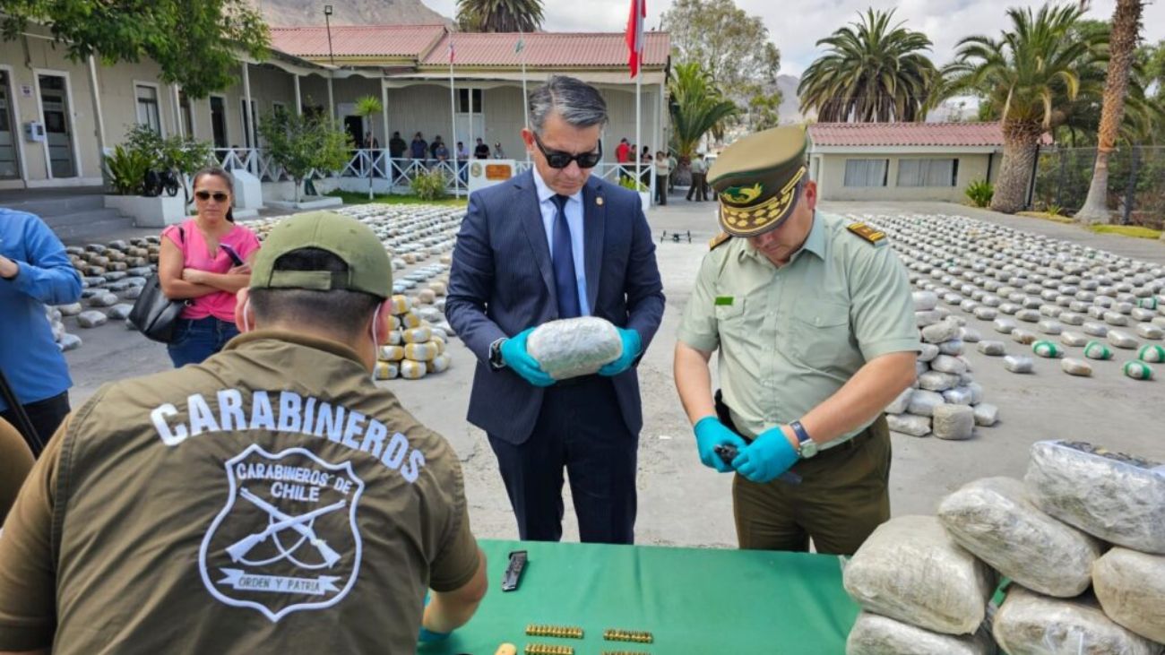 Golpe al tráfico de drogas en Calama y Antofagasta: 2 toneladas decomisadas Golpe al tráfico de drogas en Calama y Antofagasta: 2 toneladas decomisadas