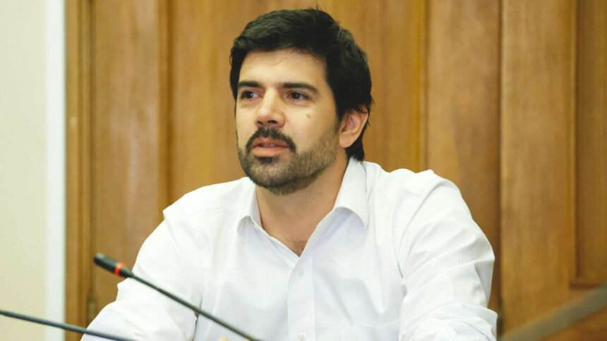 Joaquín Lavín critica a Vodanovic por obsesión con Cathy Barriga