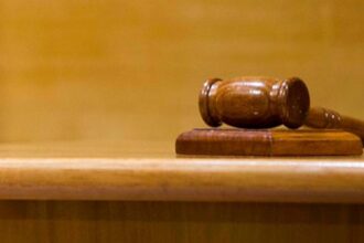 Formalizan a joven por homicidio: prisión preventiva por convivencia fatal