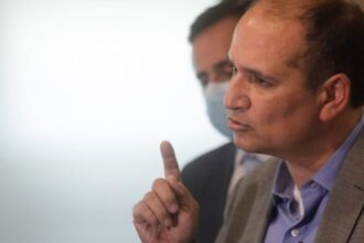 Gobernador emplaza al fiscal nacional por investigación de incendios forestales