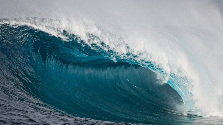Impacto mortal: olas de hasta cuatro metros afectan Perú y Ecuador