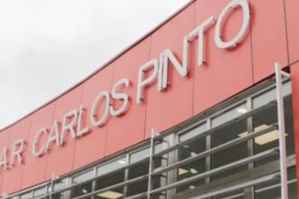 Adolescente postrada por inyección en muslo en Coronel: lucha contra dolor