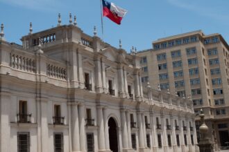 Chilenos otorgan "nota roja" al Gobierno en 2024: preocupación y críticas