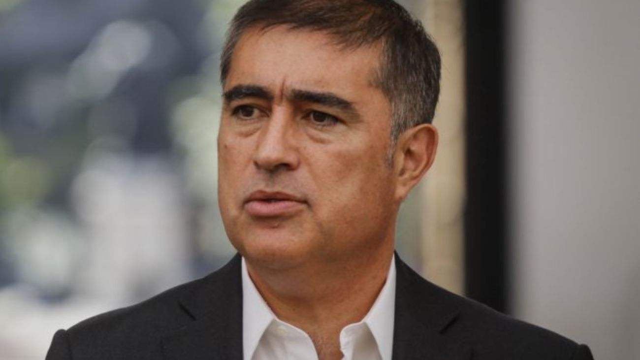 Desbordes denuncia déficit millonario y desorden en municipio de Santiago