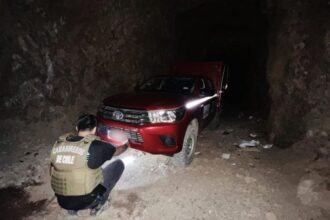 Bandas delictuales esconden vehículos robados en cuevas mineras de Antofagasta
