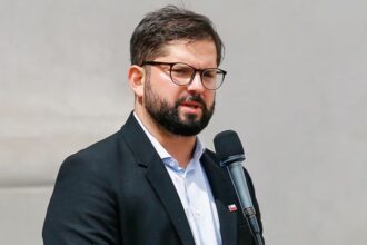 Presidente Boric se compromete con comunidades atacameñas por extracción de litio