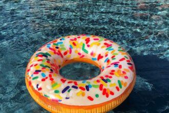 Sernac insta a priorizar seguridad en productos acuáticos durante verano