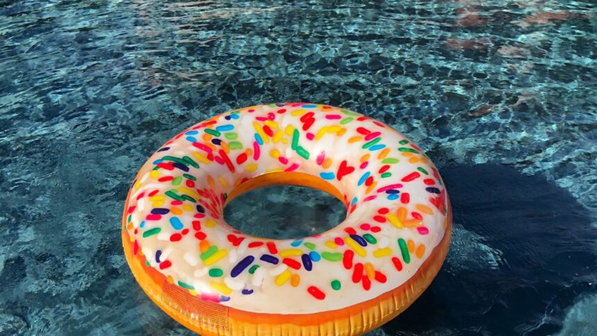 Sernac insta a priorizar seguridad en productos acuáticos durante verano