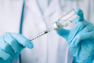 Irregularidades en campaña de vacunación 2023 en Corporación de Salud de Las Condes