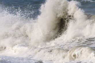 Aumento de marejadas en playas chilenas genera preocupación entre residentes y autoridades