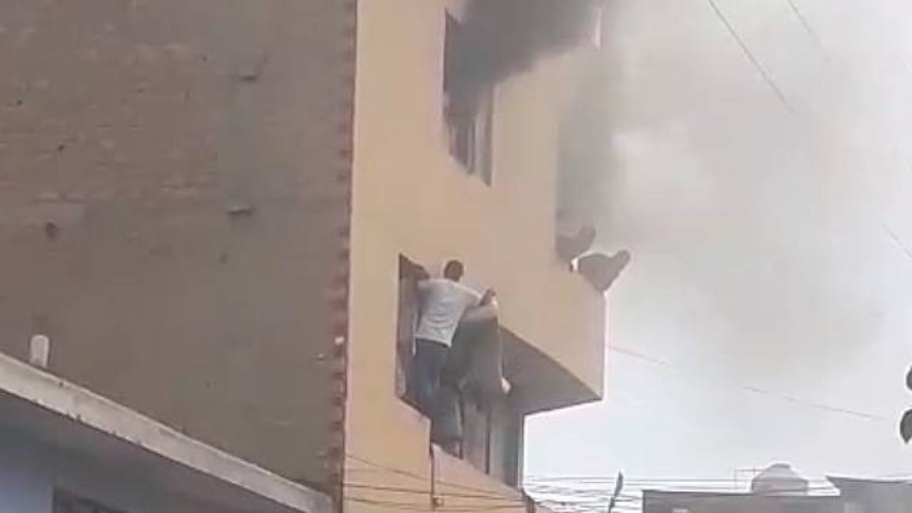 Tres niños saltan desde cuarto piso para escapar de incendio en Chorrillos Tres niños saltan desde cuarto piso para escapar de incendio en Chorrillos