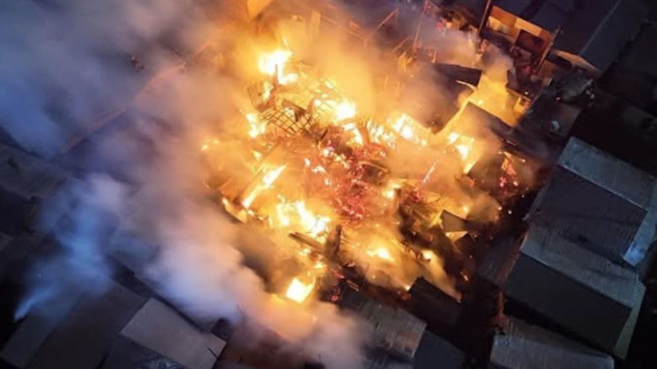 Gran incendio en toma de Colina deja 1 fallecido y heridos
