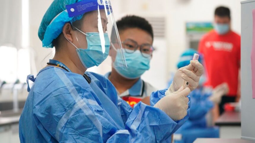 Alerta en China por brote viral afecta a pacientes menores