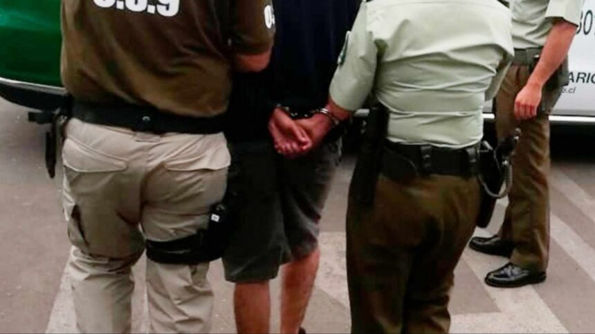 Detienen a colombiano en Iquique por amenazar con cuchillos en público