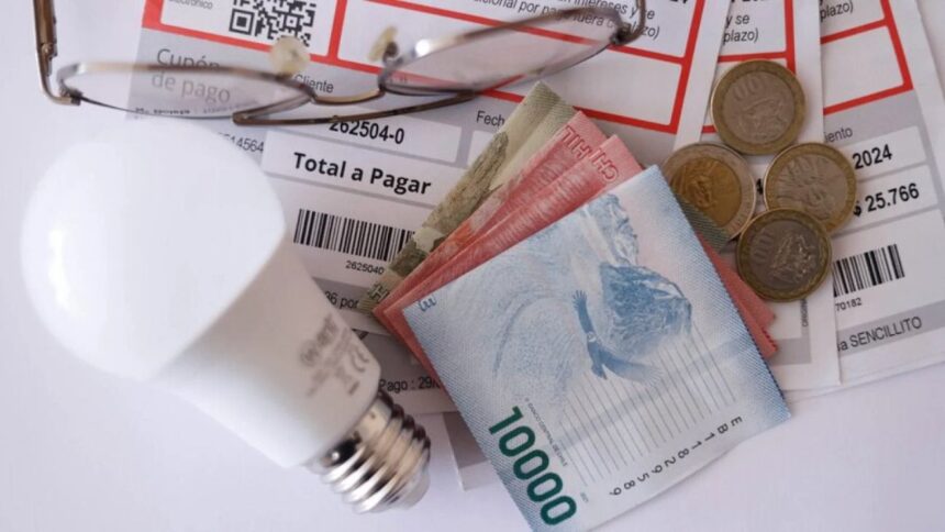 Nueva alza en cuentas de luz por impuesto VAD: impacto 2025