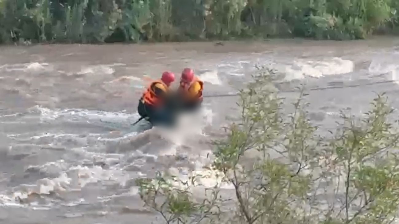 Encuentran hombre muerto en río Mapocho de Santiago: posibles indicios homicidio Encuentran hombre muerto en río Mapocho de Santiago: posibles indicios homicidio