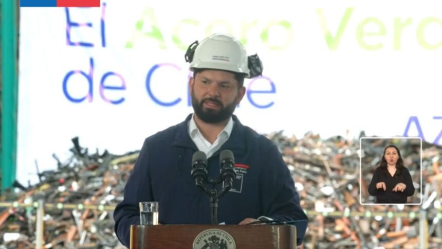 Presidente Gabriel Boric lidera destrucción de 24.402 armas decomisadas