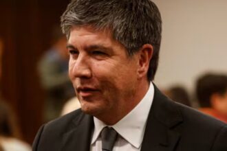 Interrogatorio a exsubsecretario: imputaciones de abuso y violación