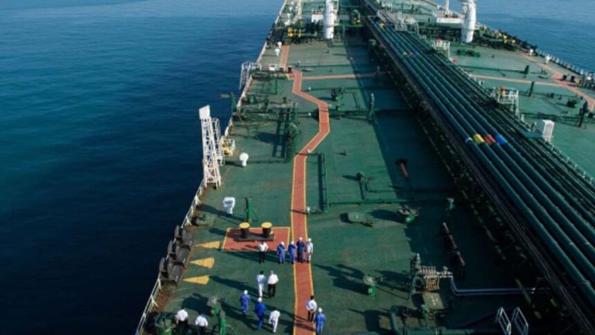 Irán evade sanciones con éxito: Cómo mantiene el flujo de crudo hacia los mercados globales