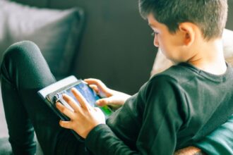 El exceso de tecnología afecta la salud mental de los jóvenes